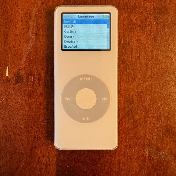 iPod Nano (1st Generation) 2GB - White - Picture 2 of 8